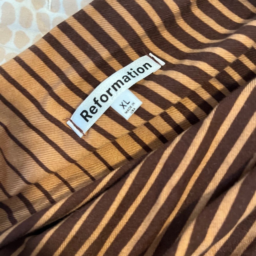 NWT Reformation Francisco One Sleeve Top - Picture 4 of 6
